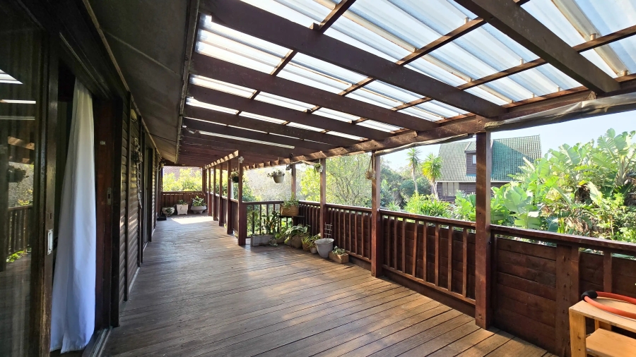 6 Bedroom Property for Sale in Cove Rock Eastern Cape